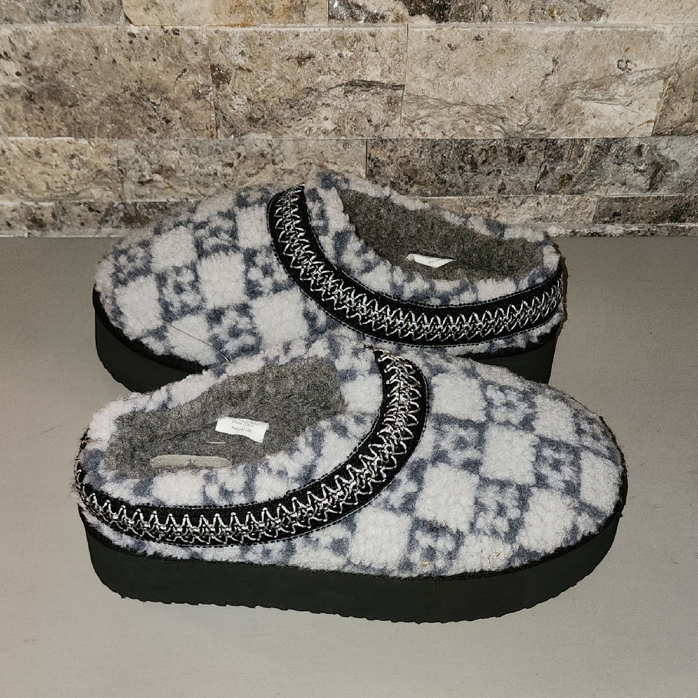 Simply Southern Cozy Checkered Slippers Brand New No Tag